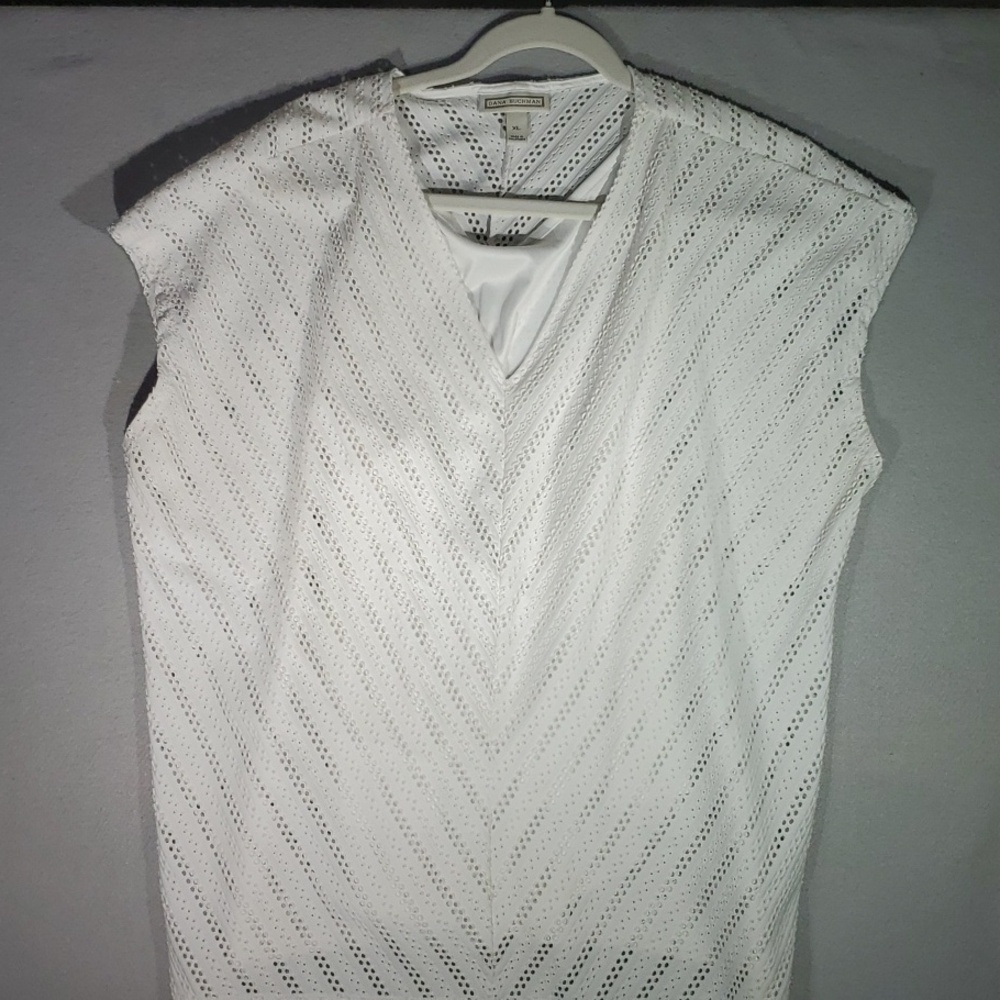 Dana Buchman White Eyelet V-Neck Cap Sleeve Tunic